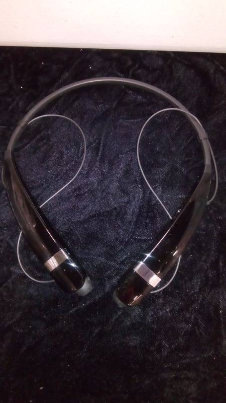 lot 5457 image: LG Bluetooth Headset