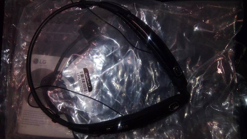 lot 5459 image: LG Bluetooth Headset