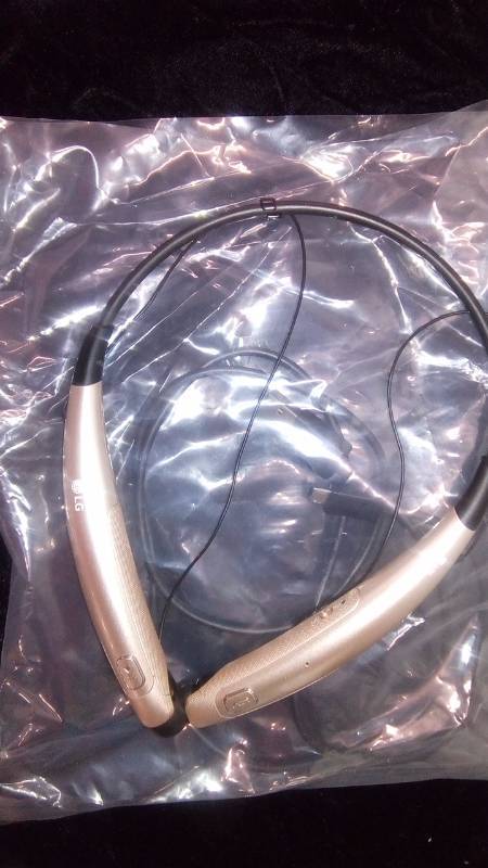lot 5463 image: LG Bluetooth Headset