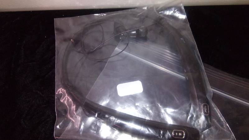 lot 5465 image: LG Bluetooth Headset