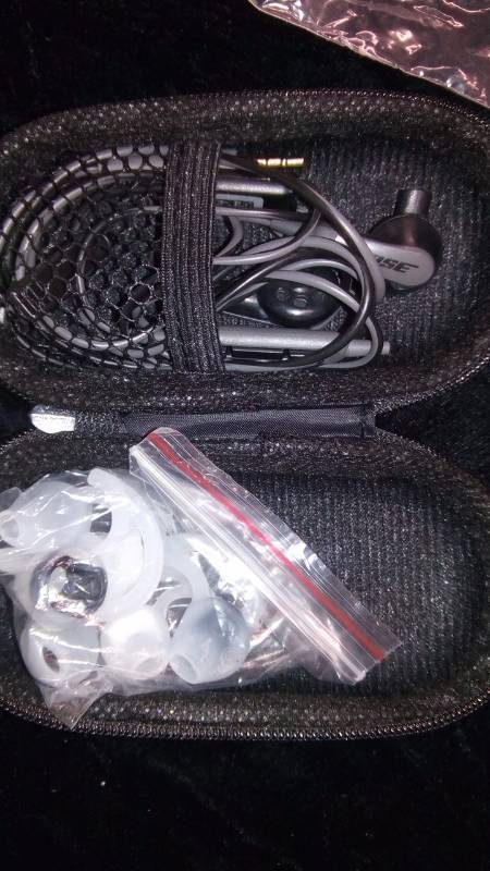 lot 5527 image: BOSE Headphones