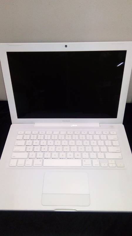 lot 5533 image: Apple MacBook laptop