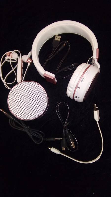 lot 5534 image: MERKURY Wireless Bluetooth SpeakerHeadset