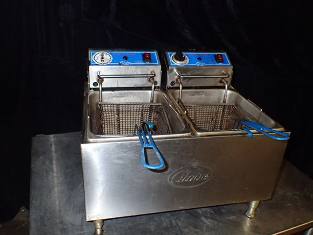 lot 596 image: Globe Counter Top Electric Fryer