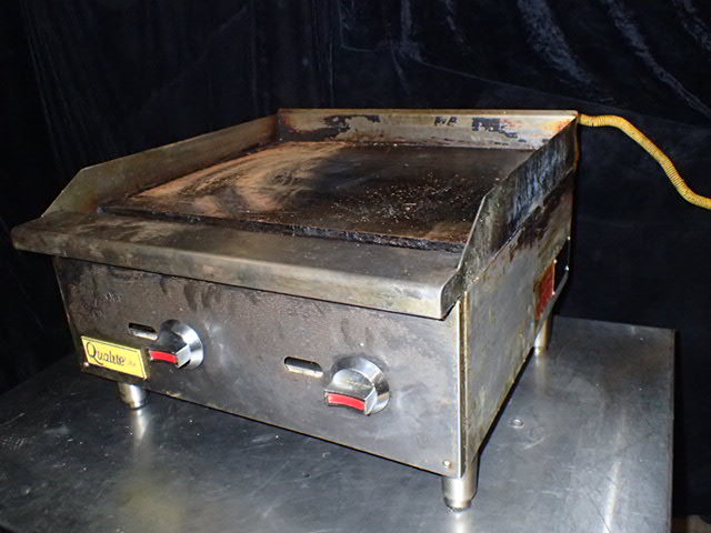 lot 597 image: Qualite 24in Natural Gas Flat Top Griddle