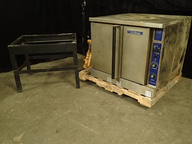 lot 605 image: U.S. Range Oven w Stand