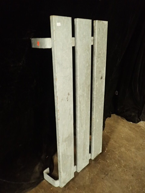 lot 607 image: Dunnage Rack
