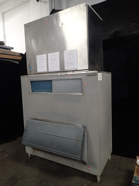 lot 588 image: Hoshizaki Ice Maker and Ice Bin