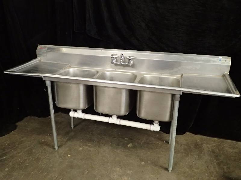 lot 629 image: Eagle Stainless 3 Bay Sink w Drain Boards