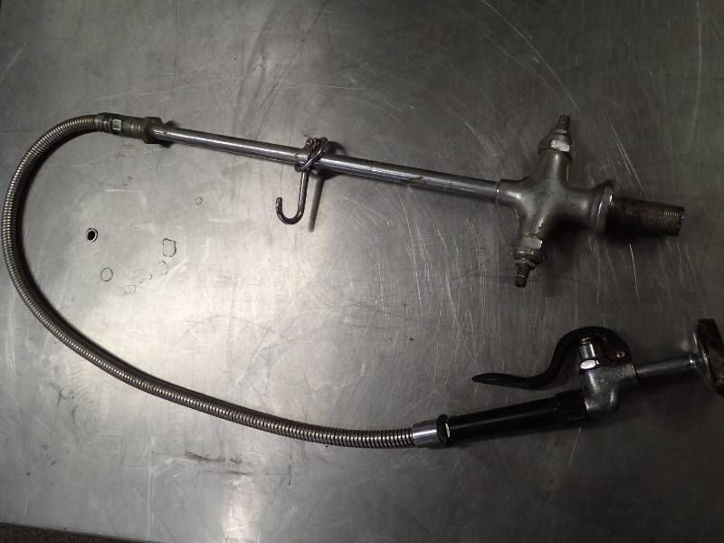 lot 630 image: Overhead Sink Sprayer
