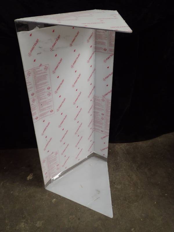lot 639 image: 51.5in Polycarbonate Countertop Sneeze Guard