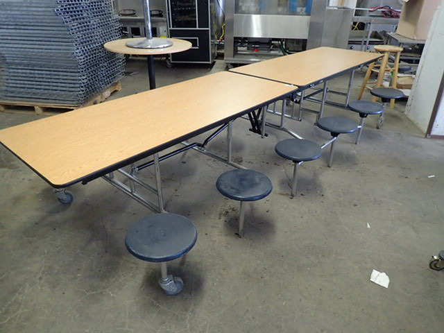 lot 660 image: 12 Seat Folding Cafetaria Table