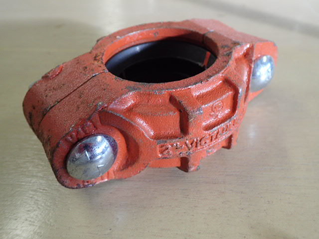 lot 707 image: 2 x 2 in. Grooved Painted Ductile Iron Coupling with Enamel Gasket