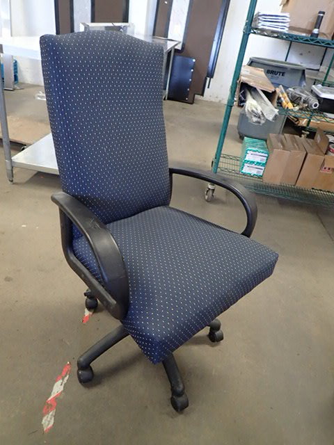 lot 1231 image: Office Chair