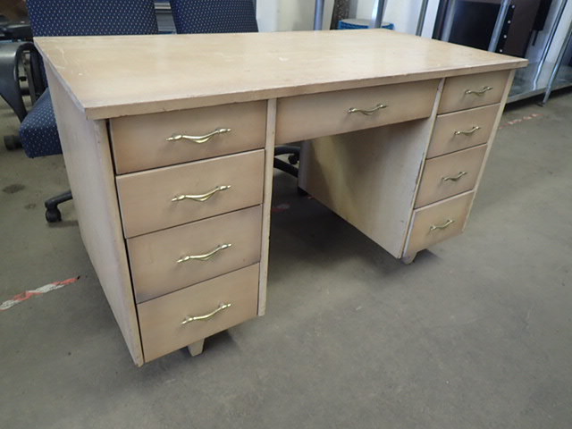lot 1233 image: Old School Desk