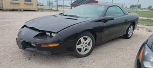 lot 1000 image: 1997 Chevy Camaro, Black