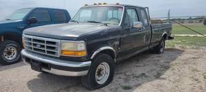 lot 1009 image: 1995 Ford F-250 XLT Extended Cab Truck, Black