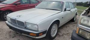lot 1013 image: 1994 Jaguar XJ6