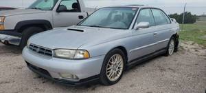 lot 1015 image: 1999 Subaru Legacy, Silver