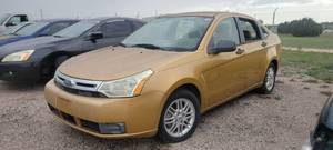 lot 1018 image: 2009 Ford Focus SE, Gold