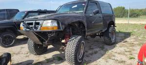 lot 1025 image: 1989 Ford Bronco II, Black