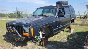 lot 1029 image: 1999 Jeep Cherokee, Black