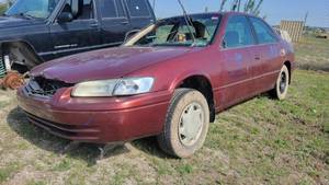 lot 1030 image: 1999 Toyota Camry, Burgandy