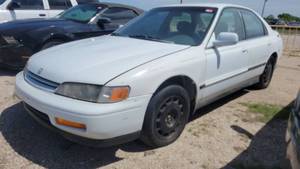 lot 1039 image: 1994 Honda Accord, White