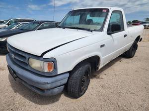 lot 1043 image: 1994 Mazda B2300
