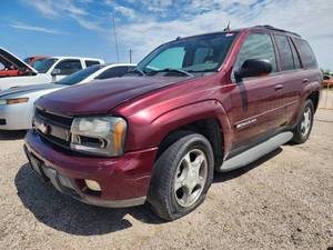 lot 1048 image: 2004 Chevrolet TrailBlazer 4 x 4, Burgandy