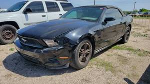 lot 1038 image: 2010 Ford Mustang, Black