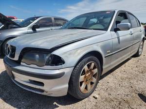 lot 1053 image: 2000 BMW 323i , Silver