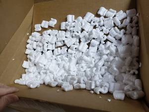 lot 2047 image: uBoxes Packing Peanuts White 3.5 Cubic feet Styrofoam Cushioning
