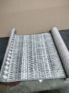 lot 3469 image: CREEK NuLoom Rug 2x6 Gray