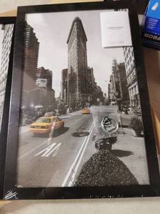lot 5538 image: 2 Pack 12 x 18 Wall Art Frames