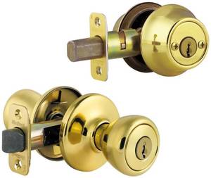lot 1971 image: Kwikset Tylo Polished Brass Entry Lock and Double Cylinder Deadbolt ANSIBHMA Grade 3 1-34