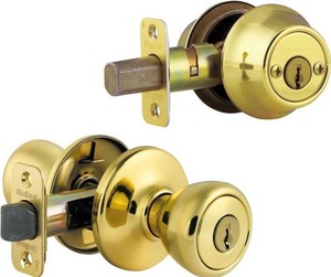 lot 1974 image: Kwikset Tylo Polished Brass Entry Lock and Double Cylinder Deadbolt ANSIBHMA Grade 3 1-34
