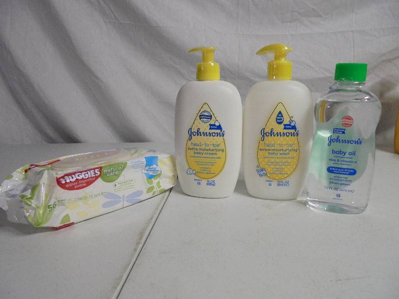 lot 4276 image: Baby Wash And Oil