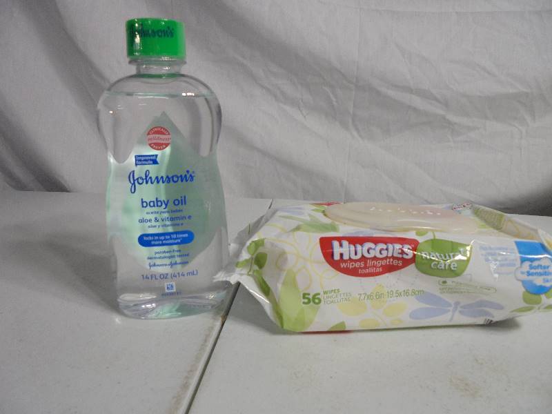 lot 4272 image: Baby Wash, Oil And Wipes