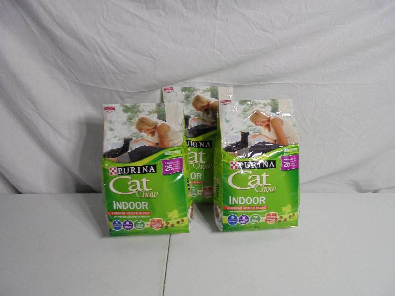 lot 4264 image: Purina Cat Chow