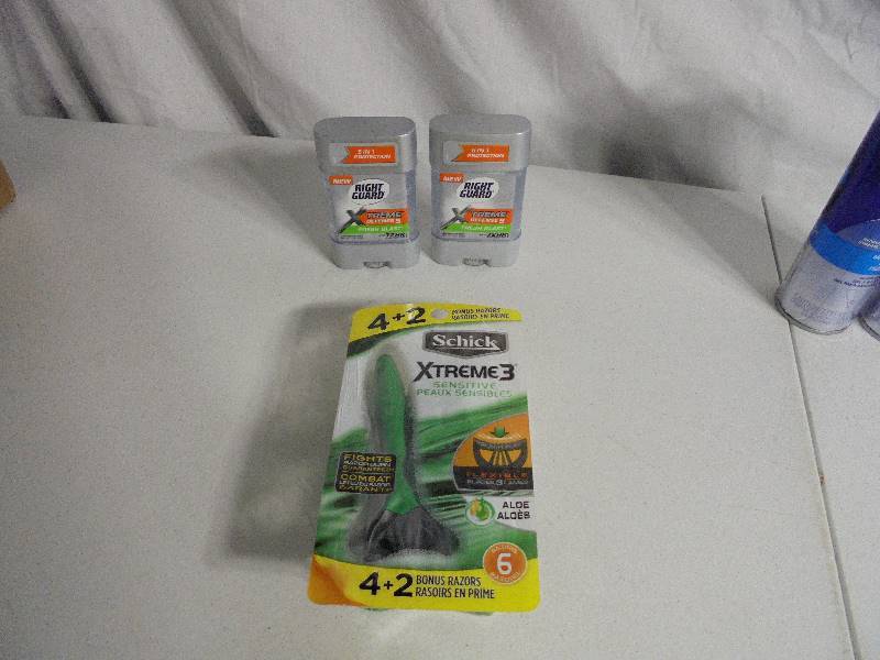 lot 4300 image: Shave Cream and Razors