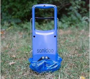 lot 2408 image: Sanidoo Portable Touch Free Pooper Scooper with bags