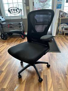 lot 2639 image: office chair