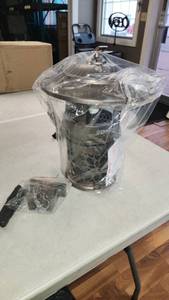 lot 2640 image: DynaTrap XL Insect Trap For 12 Acre w UV Bulbs and Easy Display, Retails--$121, NEW