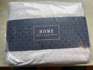 lot 2686 image: Home Reflections 1200TC Cotton Blend Sheets w Extra Cases, King