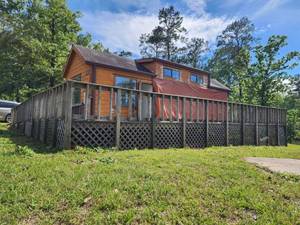 lot 50 image: Mobile Cabin W a 39ft Wooden Deck&nbsp