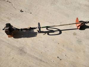 lot 4121 image: Weed Eater