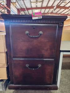 lot 4243 image: Martin 2 Drawer File Cabinent