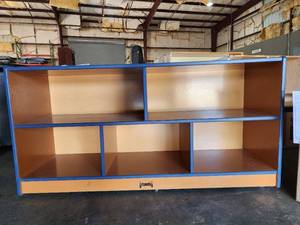 lot 4252 image: JONTI CRAFT 5 Compartment Wooden Cubbie