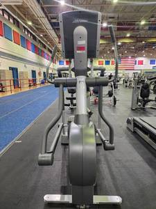 lot 11870 image: Life Fitness Summit Trainer Model 95L